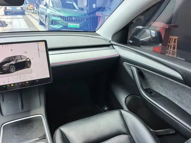 Tesla Model Y — Фото автомобиля 15
