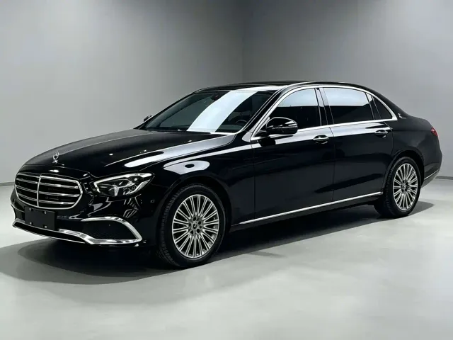 Фотография автомобиля — Mercedes-Benz E-Class