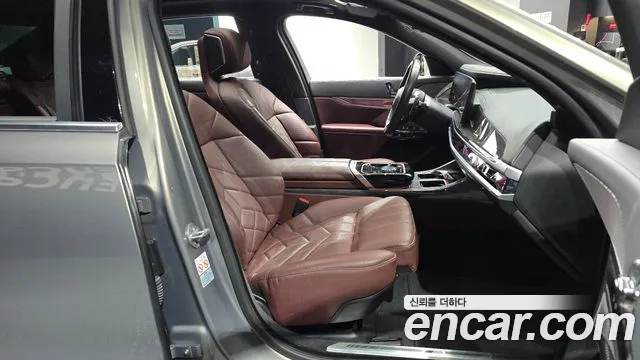 BMW 7 Series G70 — Фото автомобиля 18