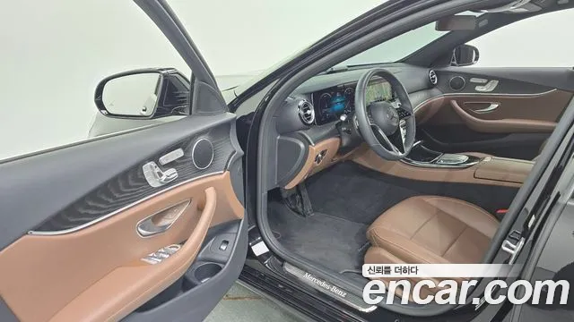 Mercedes-Benz E-Class — Фото автомобиля 10