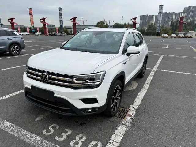 Фотография автомобиля — Volkswagen Tharu