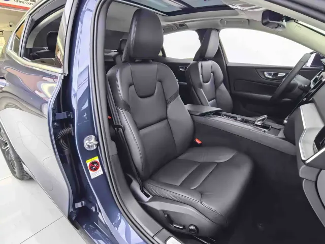 Volvo S60 — Фото автомобиля 10