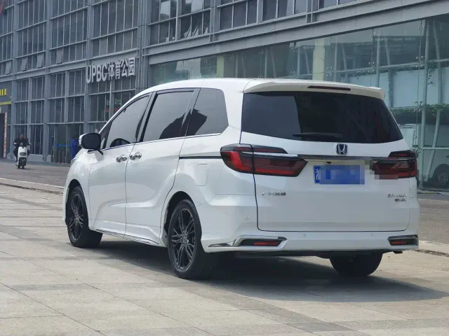 Honda Odyssey — Фото автомобиля 4