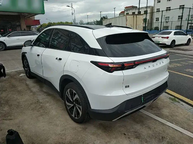 Arcfox Alpha T5 — Фото автомобиля 4