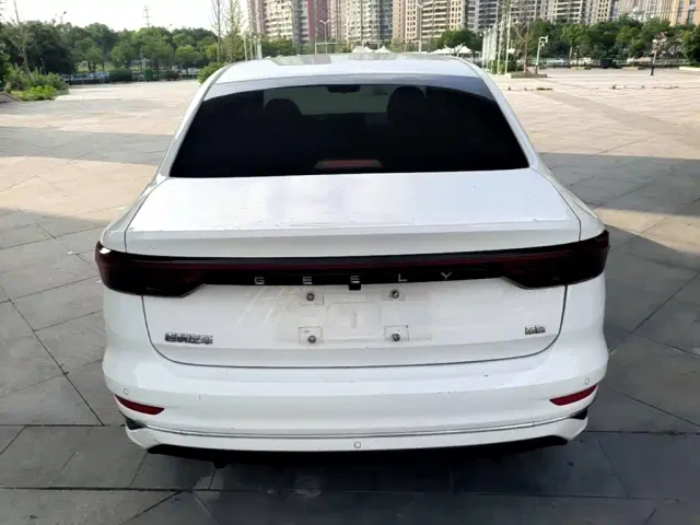 Geely Emgrand — Фото автомобиля 5