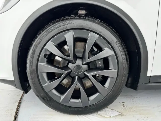 Tesla Model X — Фото автомобиля 14