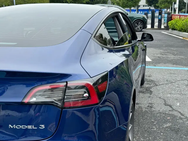 Tesla Model 3 — Фото автомобиля 14