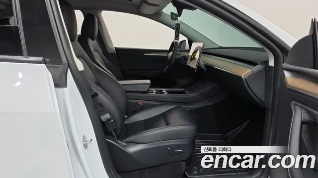 Tesla Model Y — Фото автомобиля 26