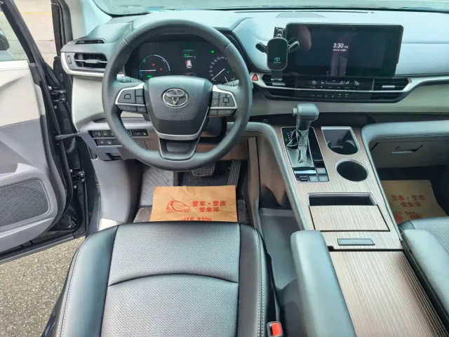 Toyota Sienna — Фото автомобиля 14