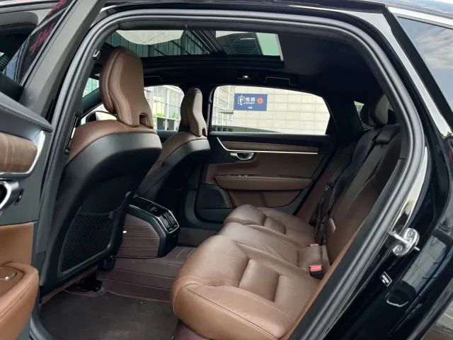 Volvo S90 — Фото автомобиля 15
