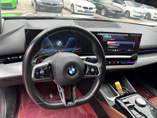 BMW 5 Series — Фото автомобиля 5