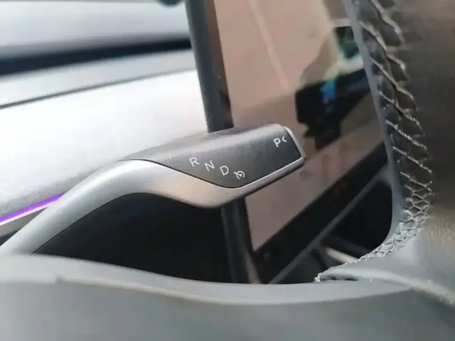 Tesla Model Y — Фото автомобиля 13