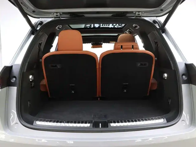 Li Auto L8 — Фото автомобиля 28