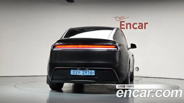 Tesla Model Y — Фото автомобиля 4