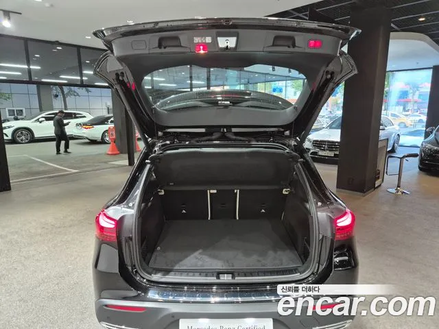 Mercedes-Benz EQA — Фото автомобиля 16