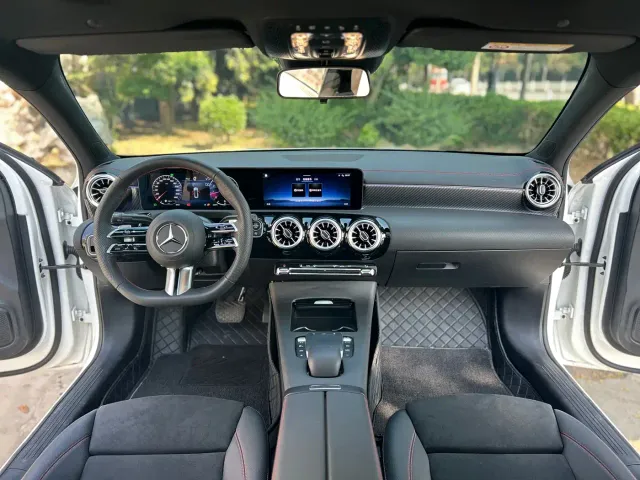 Mercedes-Benz A-Class — Фото автомобиля 14