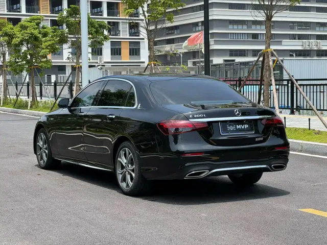 Mercedes-Benz E-Class — Фото автомобиля 9