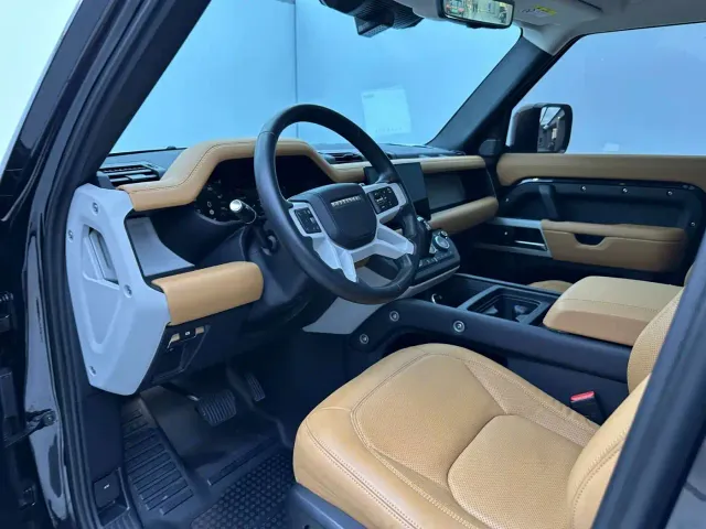 Land Rover Defender — Фото автомобиля 8