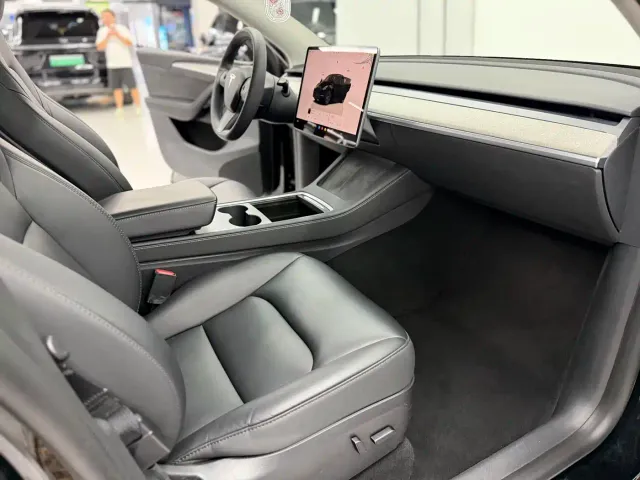 Tesla Model Y — Фото автомобиля 12