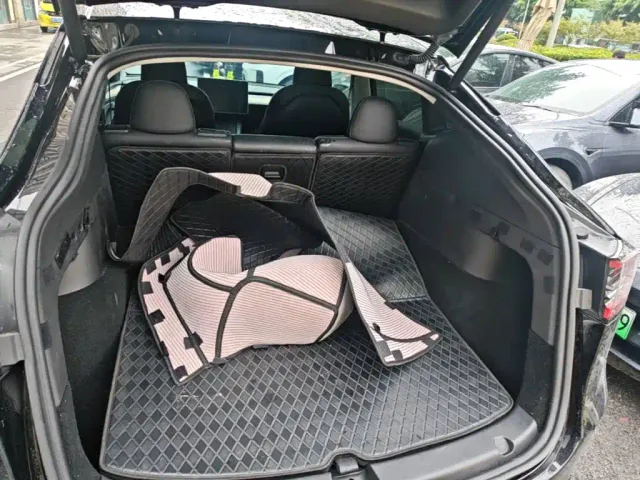Tesla Model Y — Фото автомобиля 18