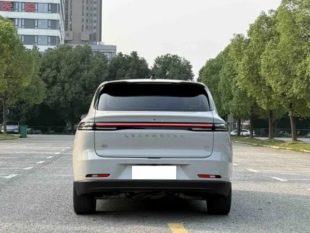 Leapmotor C10 — Фото автомобиля 13