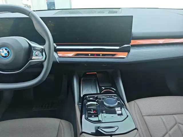 BMW i5 — Фото автомобиля 10