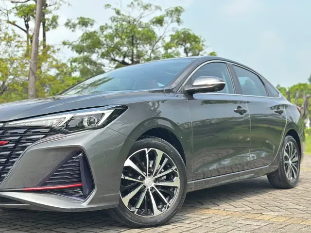 Changan Eado — Фото автомобиля 5