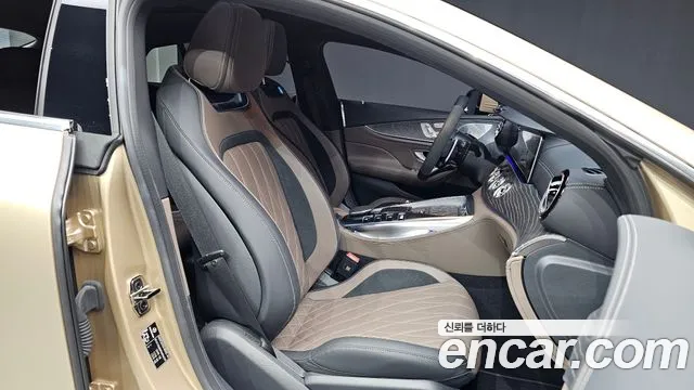 Mercedes-Benz AMG GT 4 двери 43 4MATIC+ Dynamic Golden Daylight — Фото автомобиля 11