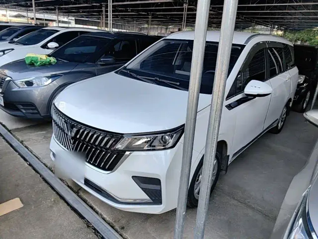 Фотография автомобиля — Wuling Jiachen