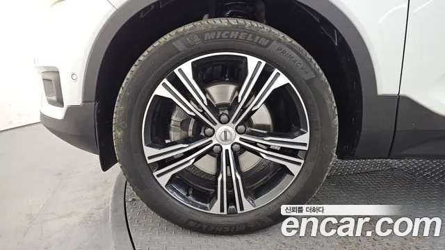 Вольво XC40 B4 Inscription — Фото автомобиля 5