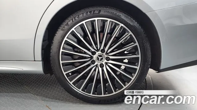 Mercedes-Benz E-Class — Фото автомобиля 21