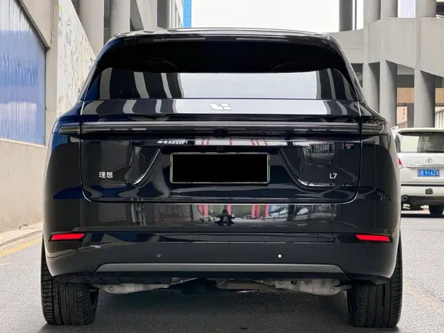 Li Auto L7 — Фото автомобиля 4