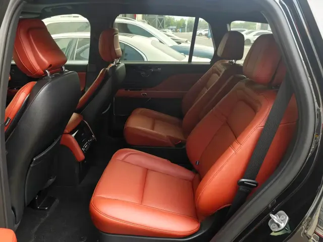 Lincoln Aviator 2024 3.0T V6 AWD Elegance Edition 6-Seater — Фото автомобиля 8