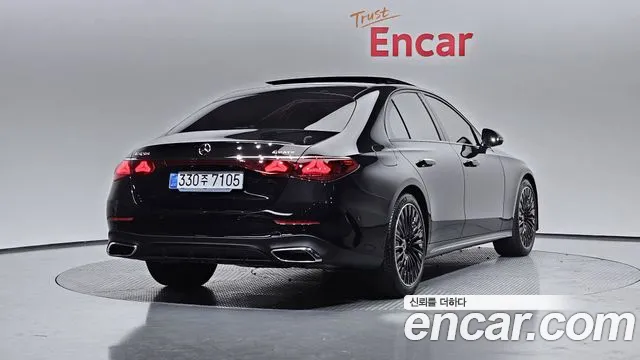 Mercedes-Benz E-Class — Фото автомобиля 2