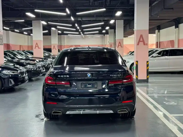 BMW 5 Series — Фото автомобиля 10