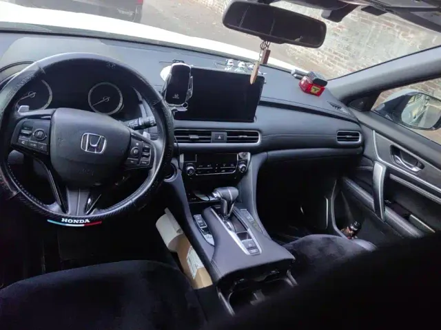 Honda UR-V — Фото автомобиля 12