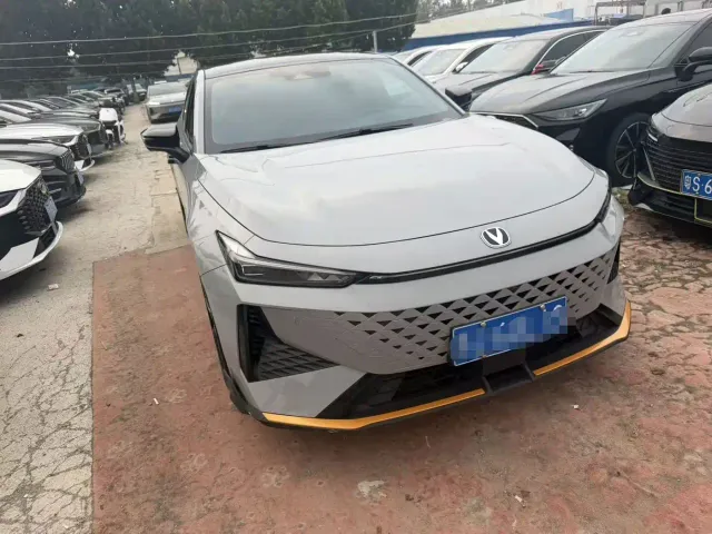 Changan UNI-V — Фото автомобиля 3