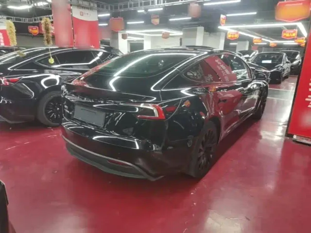 Tesla Model 3 — Фото автомобиля 6