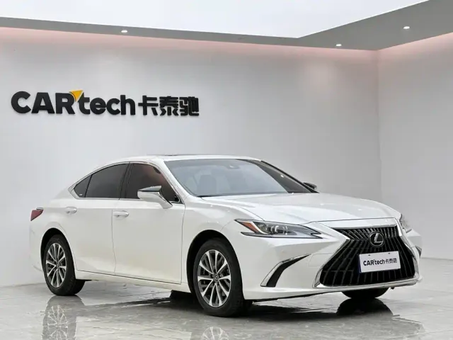 Lexus ES — Фото автомобиля 6