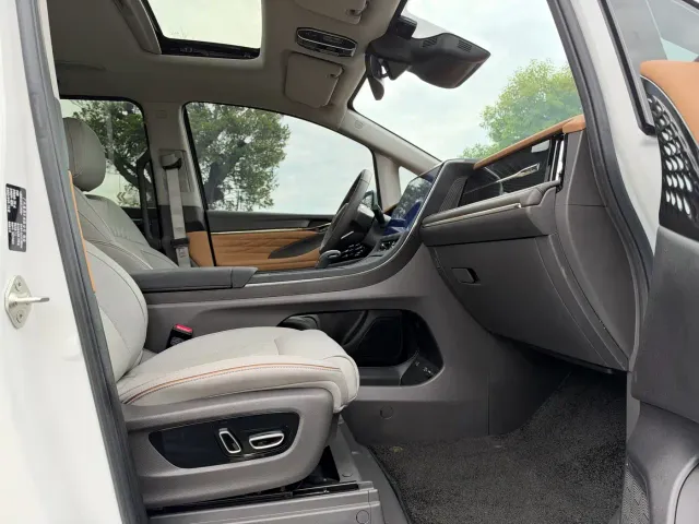 GAC Trumpchi M8 — Фото автомобиля 10