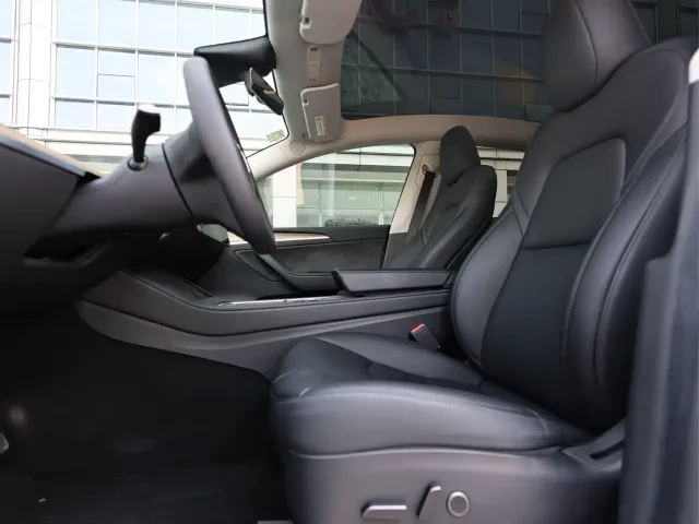 Tesla Model Y — Фото автомобиля 15