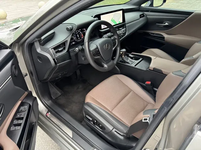 Lexus ES — Фото автомобиля 10