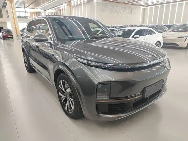 Li Auto L8 — Фото автомобиля 3