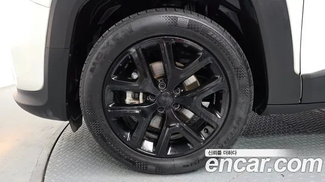 Jeep Renegade — Фото автомобиля 5