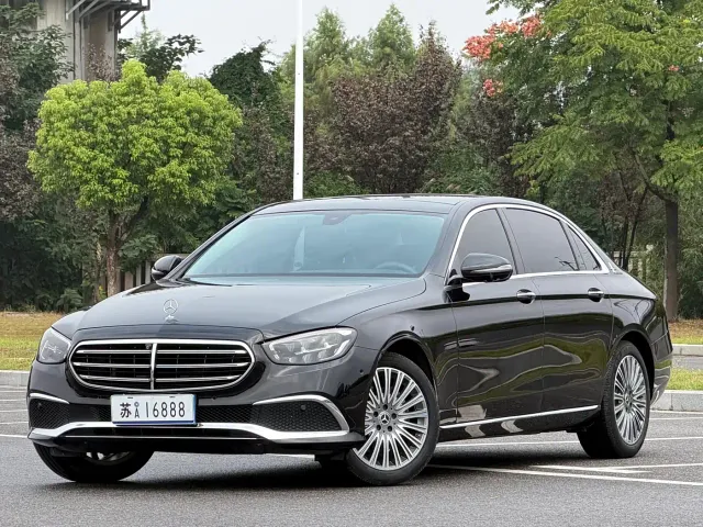 Фотография автомобиля — Mercedes-Benz E-Class