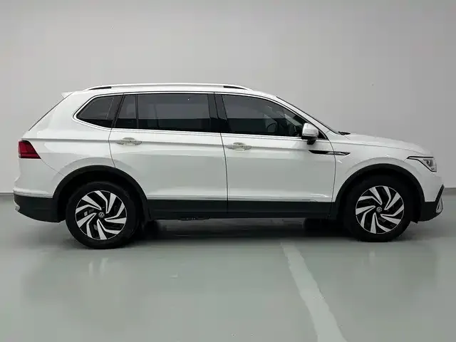 Volkswagen Tiguan L — Фото автомобиля 6