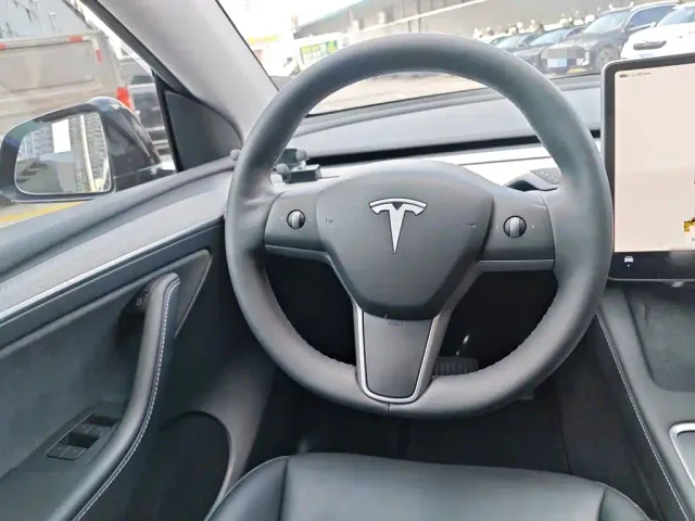 Tesla Model Y — Фото автомобиля 11