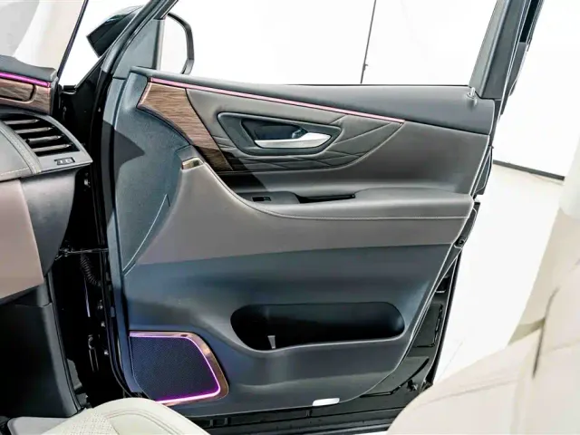 Toyota Vellfire — Фото автомобиля 16