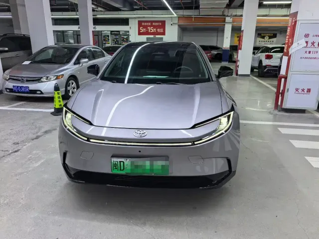 Toyota bZ5 — Фото автомобиля 2