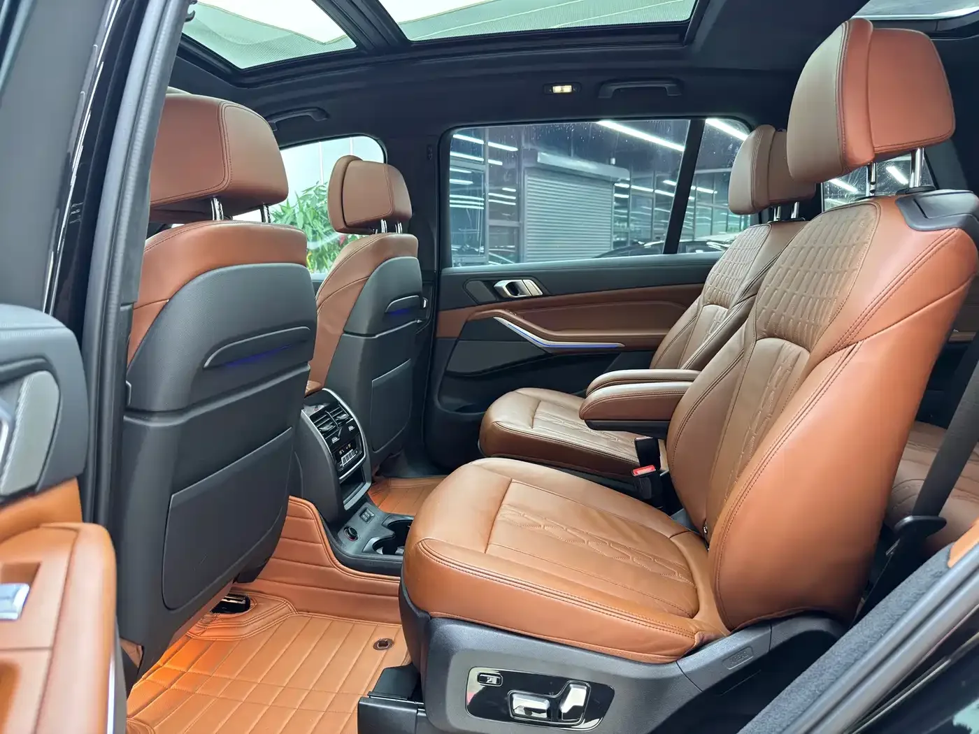 BMW BMW X7 2022 xDrive40i Exclusive M Sport Package — Фото автомобиля 6